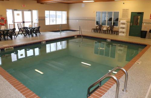 Trowbridge Park Hotel | Holiday Inn Express & Suites Marquette by IHG