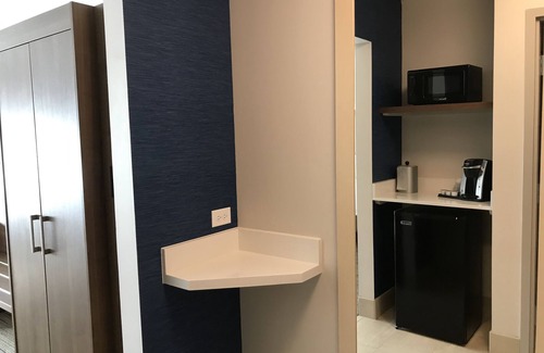 Phoenix Hotel | Holiday Inn Express & Suites Phoenix - Airport North by IHG