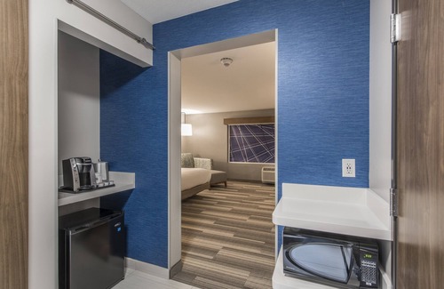 Deer Valley Hotel | Holiday Inn Express & Suites Phoenix North - Happy Valley by IHG