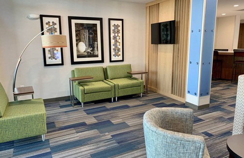 Deer Valley Hotel | Holiday Inn Express & Suites Phoenix North - Happy Valley by IHG