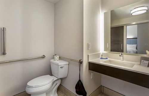 Governmental Mall Hotel | Holiday Inn Express & Suites Phoenix Dwtn - State Capitol by IHG