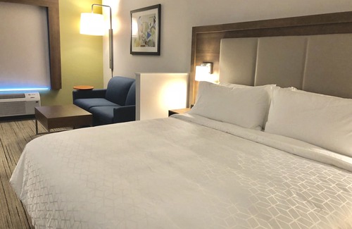Umstead Hotel | Holiday Inn Express & Suites Raleigh Airport - Brier Creek by IHG