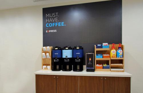 Randolph Hotel | Holiday Inn Express & Suites - Boston South - Randolph by IHG