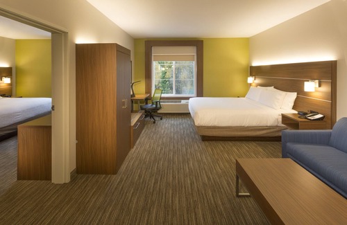Southcenter Hotel | Holiday Inn Express & Suites Seattle South - Tukwila by IHG