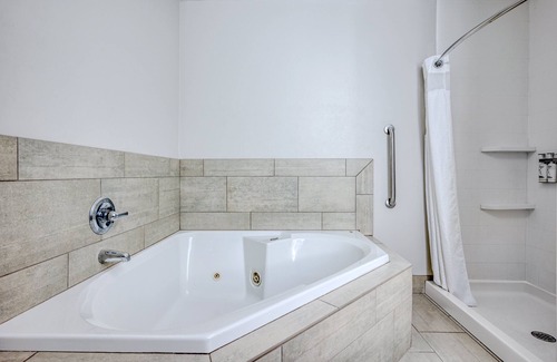 Vandalia Hotel | Holiday Inn Express & Suites Vandalia by IHG