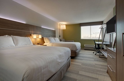 Wapakoneta Hotel | Holiday Inn Express & Suites Wapakoneta by IHG