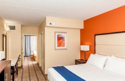 Gwinnett Place Hotel | Holiday Inn Express & Suites Atlanta NE- Duluth by IHG