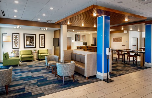 Southeast Bend Hotel | Holiday Inn Express & Suites Bend South by IHG
