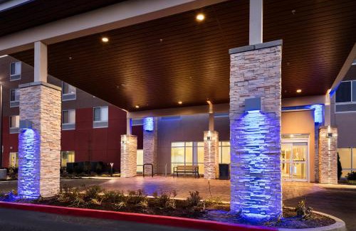 Southeast Bend Hotel | Holiday Inn Express & Suites - Bend South by IHG