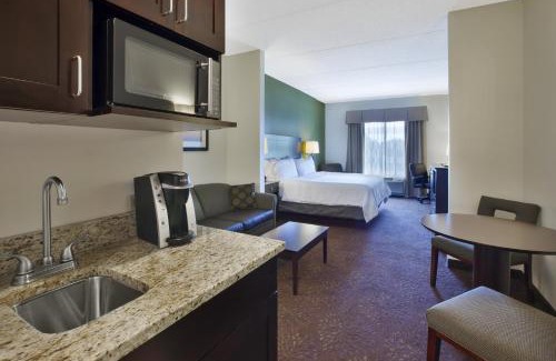 Geneva Hotel | Holiday Inn Express & Suites Geneva Finger Lakes by IHG