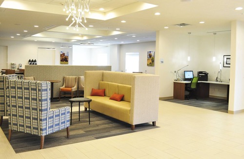 Price Hotel | Holiday Inn Express & Suites Price by IHG
