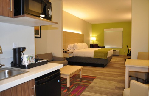 Price Hotel | Holiday Inn Express & Suites Price by IHG