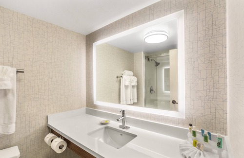 South End Hotel | Holiday Inn Express & Suites Tacoma by IHG