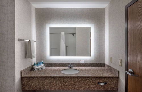 Grenada Hotel | Holiday Inn Express & Suites Grenada by IHG