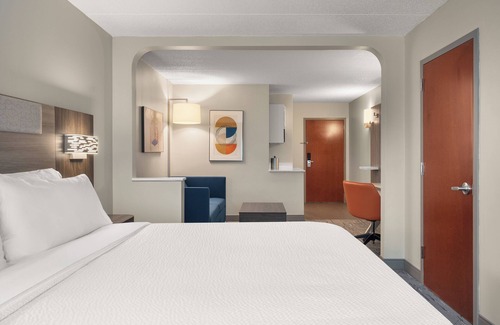 Hawthorne Hotel | Holiday Inn Express & Suites Hawthorne Elmsford North by IHG