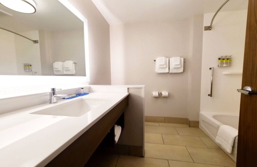 Keizer Hotel | Holiday Inn Express & Suites Salem North - Keizer by IHG