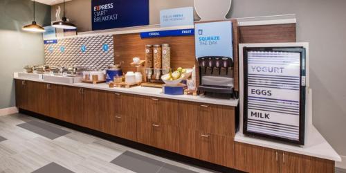 Lindale Hotel | Holiday Inn Express & Suites - Lindale by IHG