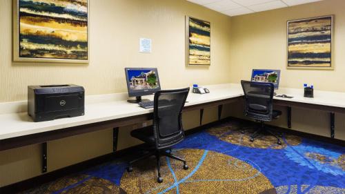 Midland Hotel | Holiday Inn Express & Suites Midland Loop 250 by IHG