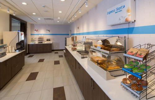 Frenchtown Township Hotel | Holiday Inn Express & Suites Monroe by IHG
