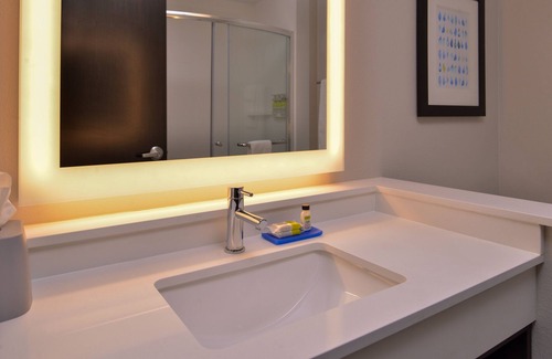 Olathe Hotel | Holiday Inn Express & Suites Olathe West by IHG