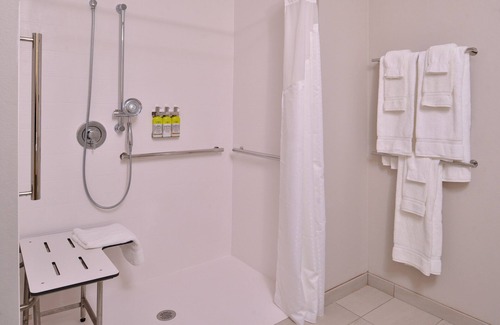 Olathe Hotel | Holiday Inn Express & Suites Olathe West by IHG