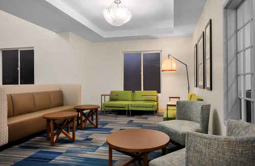 Ontario Hotel | Holiday Inn Express & Suites Ontario by IHG