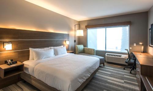 Deer Valley Hotel | Holiday Inn Express & Suites - Phoenix North - Happy Valley by IHG