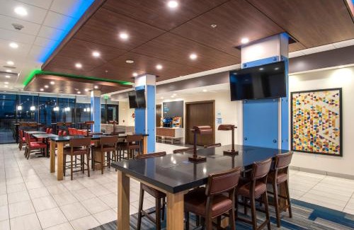 Deer Valley Hotel | Holiday Inn Express & Suites - Phoenix North - Happy Valley by IHG