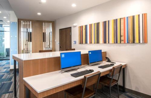 Deer Valley Hotel | Holiday Inn Express & Suites - Phoenix North - Happy Valley by IHG
