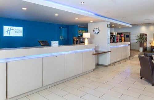 Taunton Hotel | Holiday Inn Express Taunton East by IHG