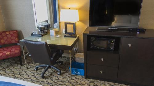 Thunder Bay Hotel | Holiday Inn Express Thunder Bay by IHG