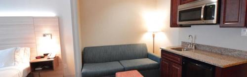Oregon Hotel | Holiday Inn Express Toledo-Oregon by IHG