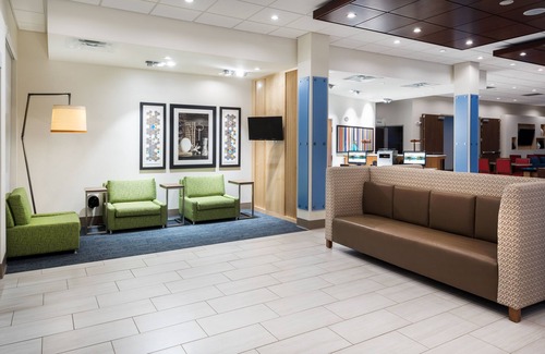 Chesterfield Hotel | Holiday Inn Express & Suites St. Louis - Chesterfield by IHG