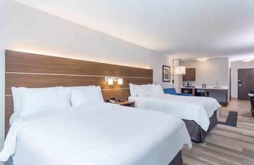 Lake Hallie Hotel | Holiday Inn Express & Suites Eau Claire North by IHG