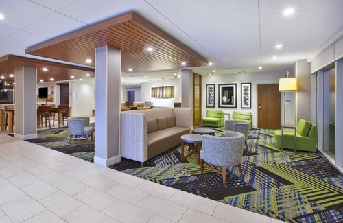 Forest Hills Hotel | Holiday Inn Express Grand Rapids Airport North by IHG
