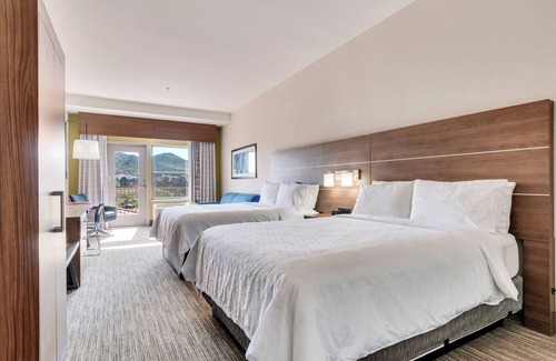 Lake Elsinore Hotel | Holiday Inn Express & Suites, Lake Elsinore by IHG