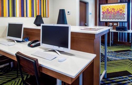 Central Oklahoma City Hotel | Holiday Inn Express & Suites - Oklahoma City Airport by IHG