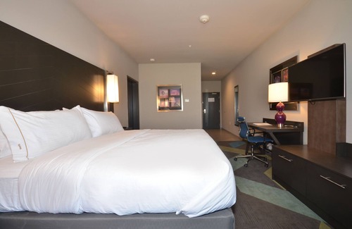 South Oklahoma City Hotel | Holiday Inn Express & Suites Oklahoma City Mid - Arpt Area by IHG