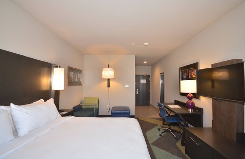 South Oklahoma City Hotel | Holiday Inn Express & Suites Oklahoma City Mid - Arpt Area by IHG
