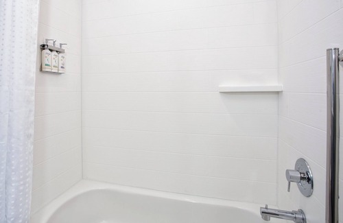 National Gardens Hotel | Holiday Inn Express & Suites Ormond Beach - North Daytona by IHG