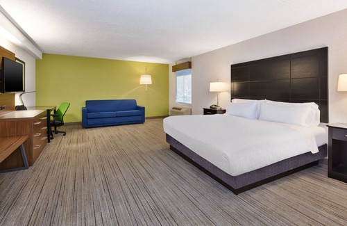 Waldorf Hotel | Holiday Inn Express Waldorf by IHG
