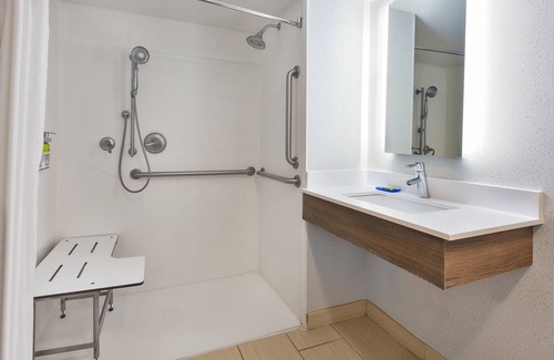 Waldorf Hotel | Holiday Inn Express Waldorf by IHG