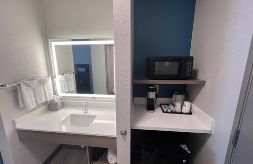 Park City Hotel | Holiday Inn Express Wichita North - Park City by IHG