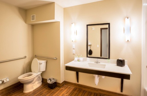 Wichita Hotel | Holiday Inn Express Wichita South by IHG