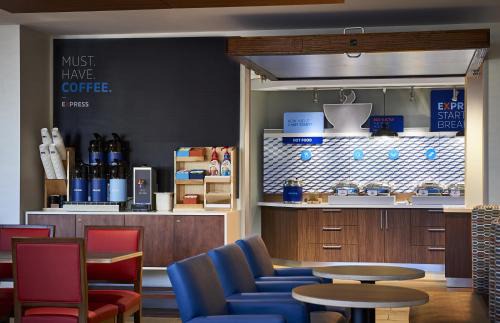 Windsor Hotel | Holiday Inn Express Windsor Waterfront by IHG