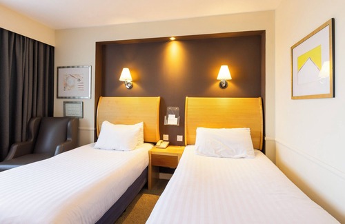 Paisley Hotel | Holiday Inn Glasgow Airport by IHG