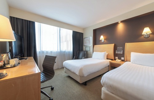 Paisley Hotel | Holiday Inn Glasgow Airport by IHG