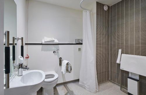 Garforth Hotel | Holiday Inn Leeds Garforth by IHG