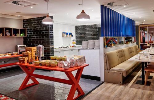 Garforth Hotel | Holiday Inn Leeds Garforth by IHG