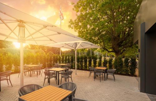 Hookwood Hotel | Holiday Inn London - Gatwick Airport by IHG